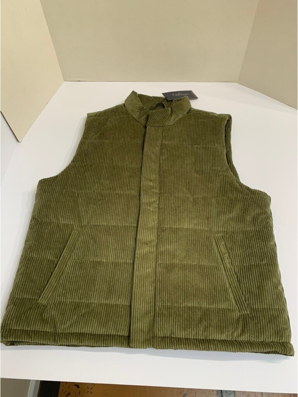 NWT Tailor Vintage 6 Wale Corduroy Puffer Vest Size Large Mens Olive Green